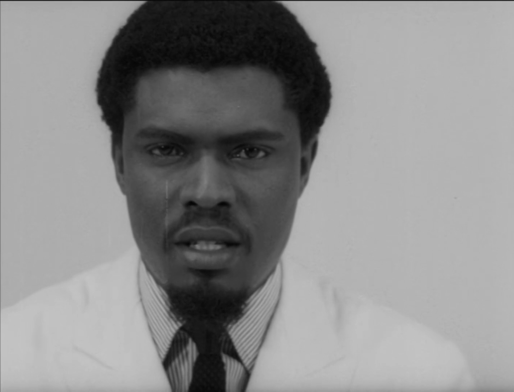 PELE NEGRA TELA BRANCA: COMPASSO DE&nbsp;ESPERA